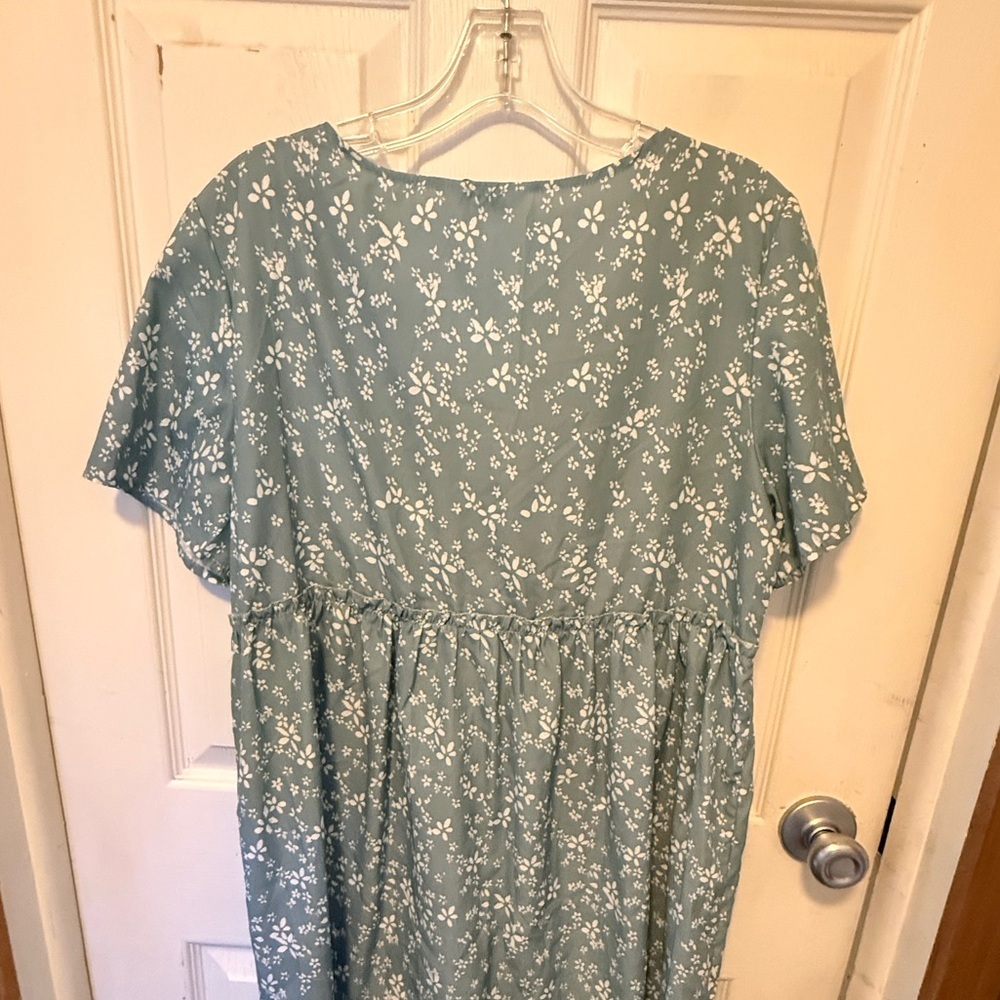 Everkaki Maternity Top - Picture 4 of 6